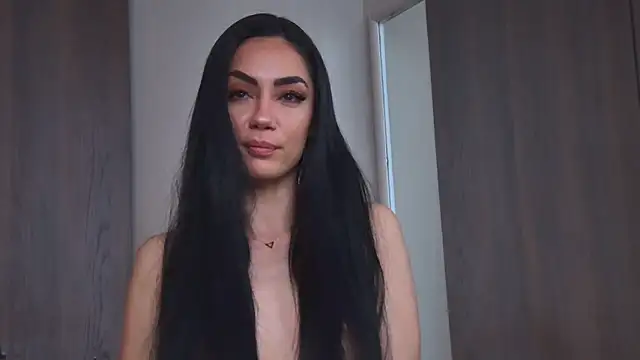 Snapshot of VivienneStark chatting on 06-18-26, 08:25 VivienneStark online show from 06-18-26, 08:25