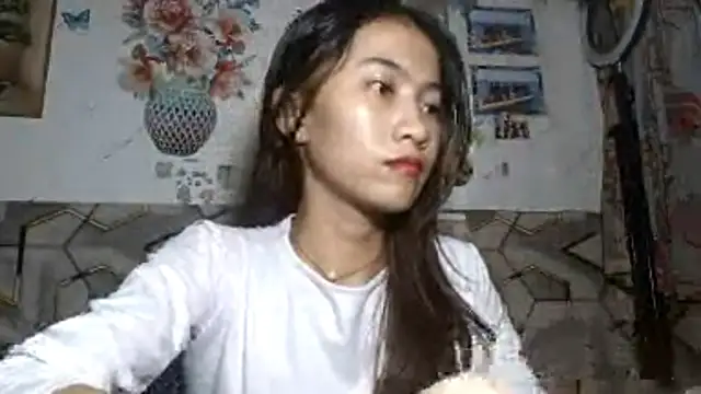 Snapshot of DeeannGunby chatting on 06-07-26, 04:34 DeeannGunby online show from 06-07-26, 04:34