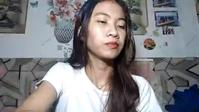 Snapshot of DeeannGunby chatting on 07-11-26, 04:07 DeeannGunby online show from 07-11-26, 04:07