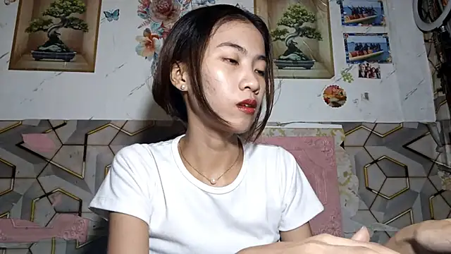 Snapshot of DeeannGunby chatting on 06-02-26, 04:07 DeeannGunby online show from 06-02-26, 04:07