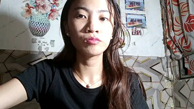 Snapshot of DeeannGunby chatting on 06-19-26, 04:35 DeeannGunby online show from 06-19-26, 04:35