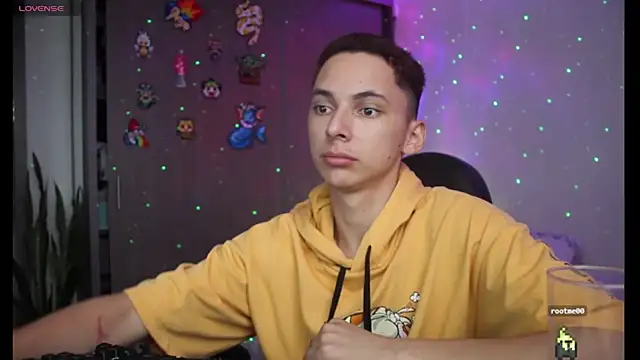 Snapshot of archi_love chatting on 02-05-25, 01:22 archi love online show from 02-05-25, 01:22