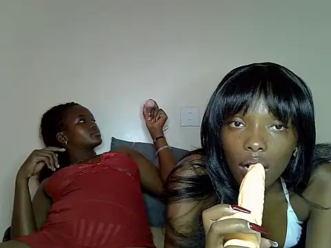 Snapshot of Cute_leira chatting on 06-27-26, 12:33 Cute leira online show from 06-27-26, 12:33