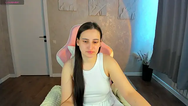 Snapshot of Elizabet_Colllins chatting on 06-18-26, 01:48 Elizabet Colllins online show from 06-18-26, 01:48