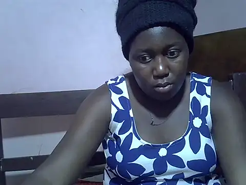 Snapshot of Horny-quen chatting on 06-15-26, 04:56 Horny-quen online show from 06-15-26, 04:56