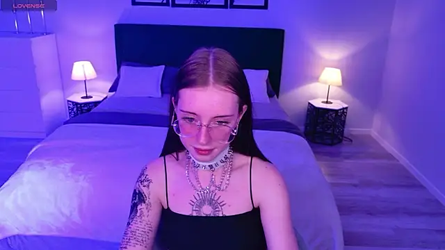 Snapshot of AlexisBliss chatting on 06-29-26, 05:34 AlexisBliss online show from 06-29-26, 05:34