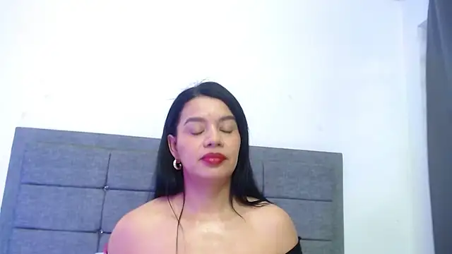 Snapshot of Emily_milfF chatting on 05-30-26, 11:38 Emily milfF online show from 05-30-26, 11:38