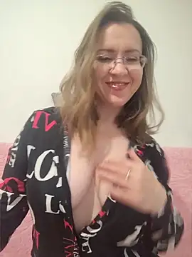 Snapshot of AriaWeston chatting on 05-24-26, 04:23 AriaWeston online show from 05-24-26, 04:23