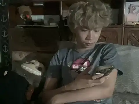 twinkk09 online show from 08-08-26, 04:47
