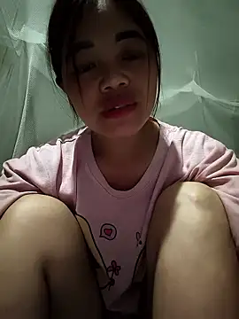 Snapshot of Emma-sin chatting on 06-17-26, 01:43 Emma-sin online show from 06-17-26, 01:43