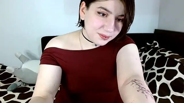 Snapshot of Oriana_secret chatting on 06-16-26, 04:12 Oriana secret online show from 06-16-26, 04:12