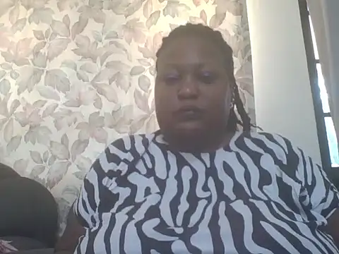 Snapshot of fat_ebonyqueen chatting on 06-26-26, 07:47 fat ebonyqueen online show from 06-26-26, 07:47