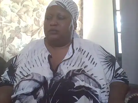 Snapshot of fat_ebonyqueen chatting on 07-10-26, 07:30 fat ebonyqueen online show from 07-10-26, 07:30
