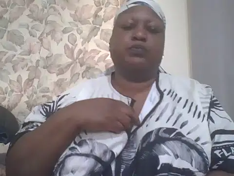 Snapshot of fat_ebonyqueen chatting on 07-09-26, 05:52 fat ebonyqueen online show from 07-09-26, 05:52