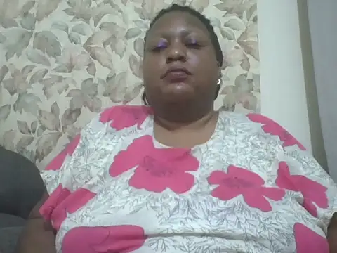 Snapshot of fat_ebonyqueen chatting on 06-21-26, 09:53 fat ebonyqueen online show from 06-21-26, 09:53