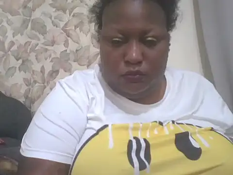 Snapshot of fat_ebonyqueen chatting on 07-06-26, 03:03 fat ebonyqueen online show from 07-06-26, 03:03