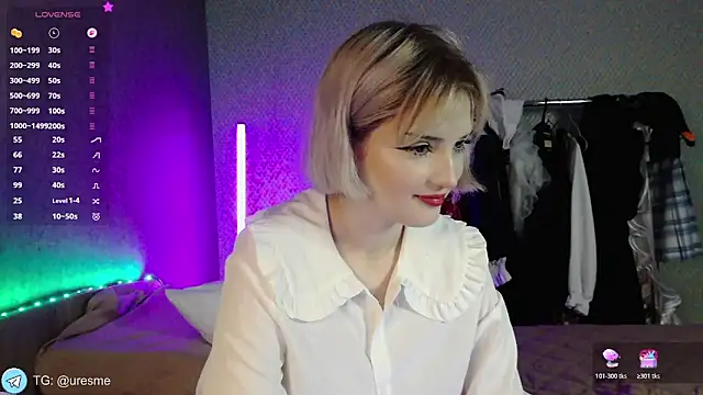 Snapshot of Esme_Velvet chatting on 05-25-26, 02:05 Esme Velvet online show from 05-25-26, 02:05