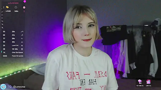Snapshot of Esme_Velvet chatting on 05-21-26, 02:14 Esme Velvet online show from 05-21-26, 02:14