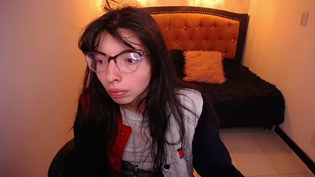 Snapshot of Allyshon_ chatting on 06-19-26, 07:52 Allyshon online show from 06-19-26, 07:52