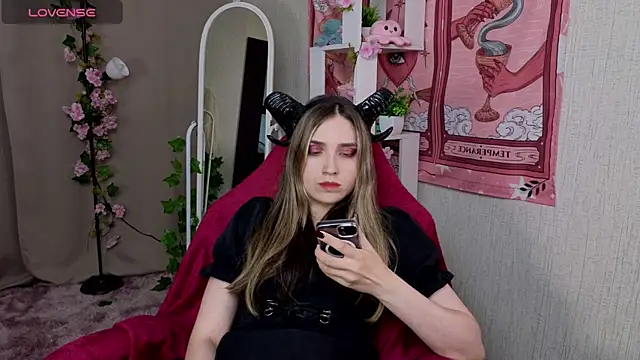 Snapshot of NocturneHuntress chatting on 06-26-26, 07:47 NocturneHuntress online show from 06-26-26, 07:47