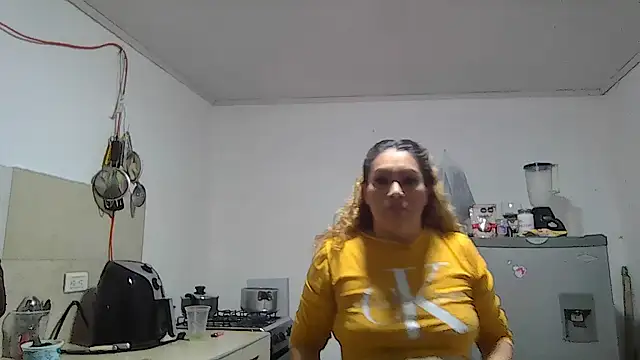 Snapshot of Layla-Astrum chatting on 06-08-26, 02:34 Layla-Astrum online show from 06-08-26, 02:34