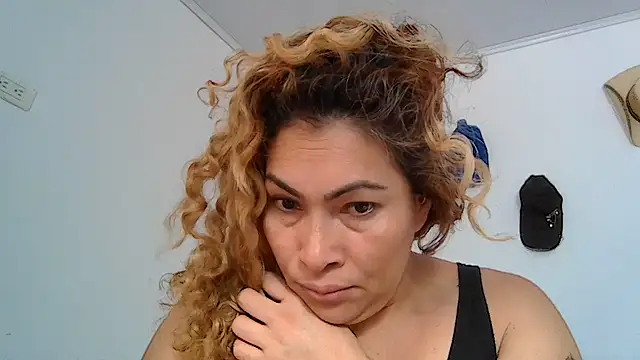 Snapshot of Layla-Astrum chatting on 05-23-26, 12:37 Layla-Astrum online show from 05-23-26, 12:37