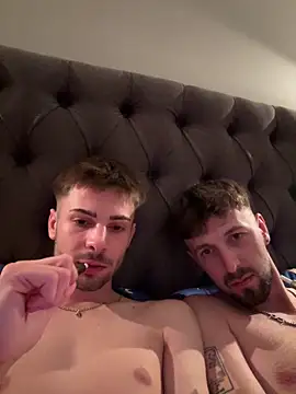 Snapshot of boyfriends24h chatting on 05-18-26, 08:13 boyfriends24h online show from 05-18-26, 08:13
