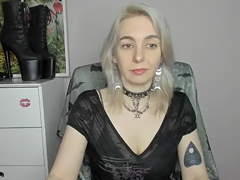 Snapshot of velvetanne chatting on 06-05-26, 06:51 velvetanne online show from 06-05-26, 06:51