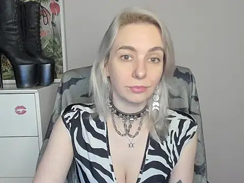 Snapshot of velvetanne chatting on 06-10-26, 06:58 velvetanne online show from 06-10-26, 06:58