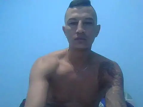 Snapshot of Andreesr chatting on 07-20-26, 12:40 Andreesr online show from 07-20-26, 12:40