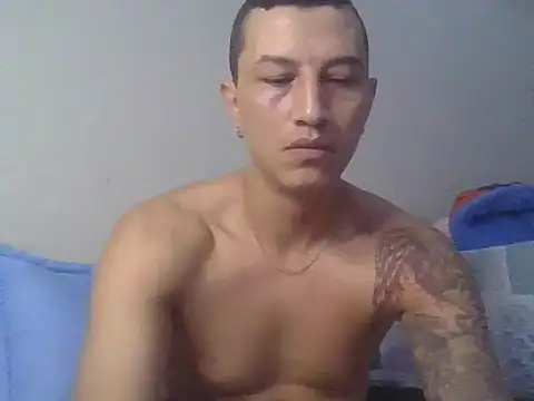 Snapshot of Andreesr chatting on 07-13-26, 12:37 Andreesr online show from 07-13-26, 12:37