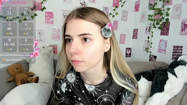 Snapshot of Honey_Lia chatting on 06-17-26, 11:20 Honey Lia online show from 06-17-26, 11:20