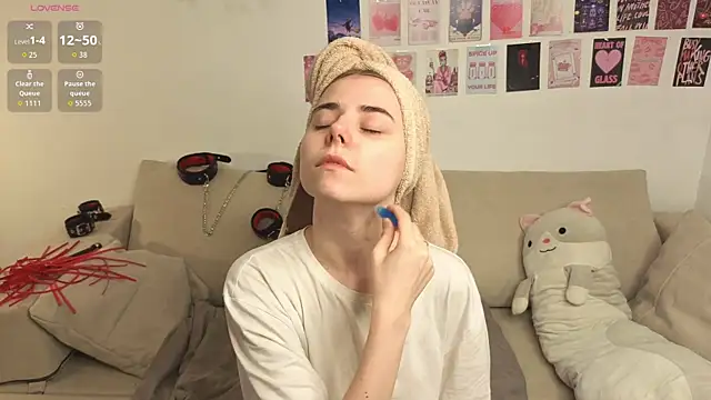 Snapshot of Honey_Lia chatting on 07-14-26, 05:08 Honey Lia online show from 07-14-26, 05:08