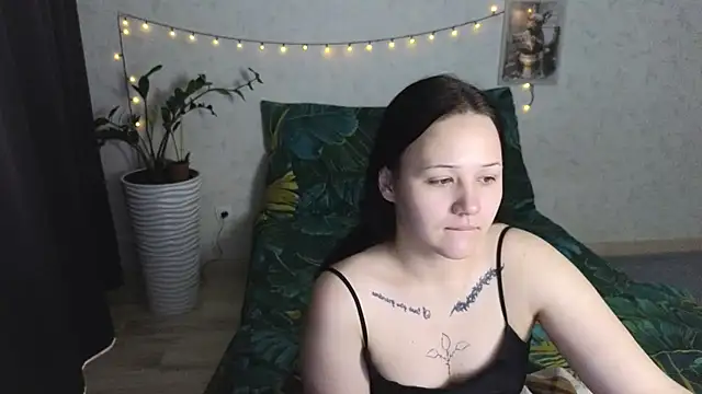 Snapshot of Tori_cute chatting on 06-05-26, 01:21 Tori cute online show from 06-05-26, 01:21