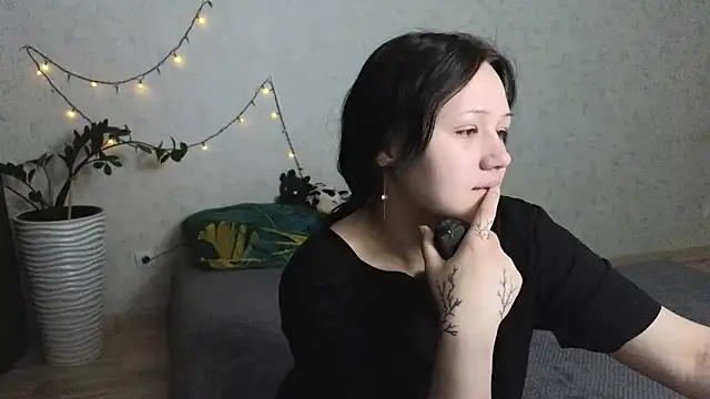 Snapshot of Tori_cute chatting on 05-25-26, 12:10 Tori cute online show from 05-25-26, 12:10