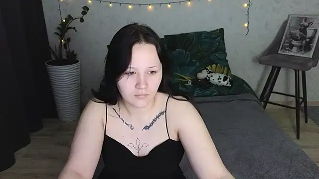 Snapshot of Tori_cute chatting on 05-28-26, 12:18 Tori cute online show from 05-28-26, 12:18