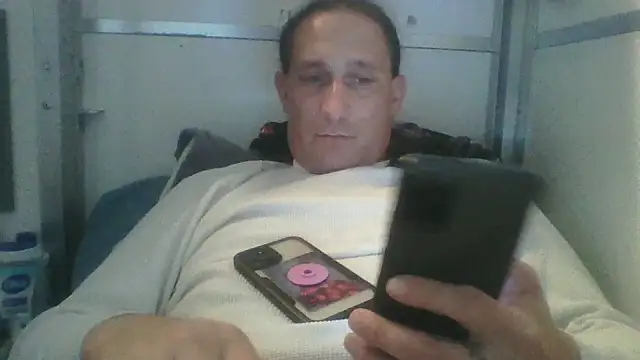 Snapshot of brazybooty92 chatting on 06-08-26, 01:33 brazybooty92 online show from 06-08-26, 01:33