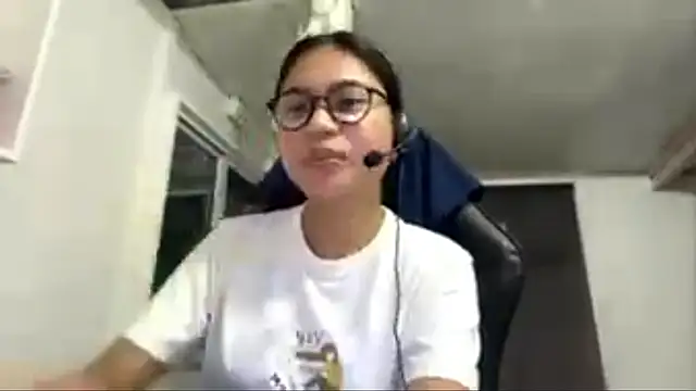Snapshot of SalleyRoloff chatting on 06-03-26, 02:18 SalleyRoloff online show from 06-03-26, 02:18