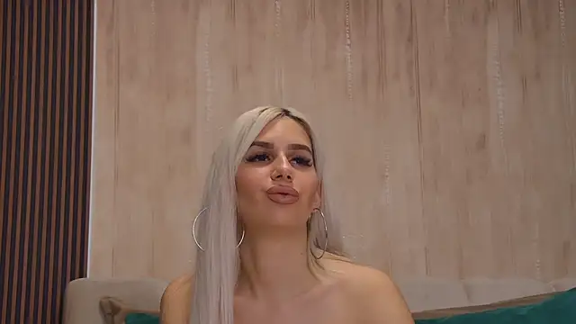 Snapshot of ZaraSpark chatting on 06-11-26, 05:04 ZaraSpark online show from 06-11-26, 05:04