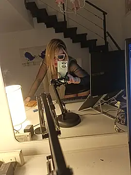 Snapshot of Ofeliafoxx chatting on 05-20-26, 07:38 Ofeliafoxx online show from 05-20-26, 07:38