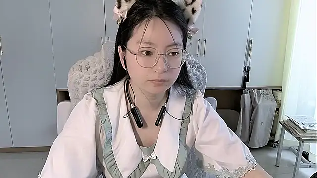 Snapshot of Erya-369 chatting on 05-23-26, 06:56 Erya-369 online show from 05-23-26, 06:56