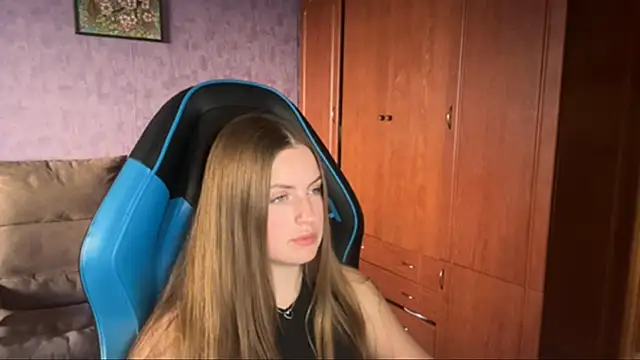 Snapshot of SilkSinner_ chatting on 06-01-26, 04:17 SilkSinner online show from 06-01-26, 04:17