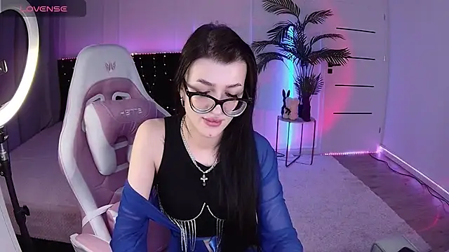 Snapshot of Ariella_Me chatting on 06-06-26, 06:29 Ariella Me online show from 06-06-26, 06:29