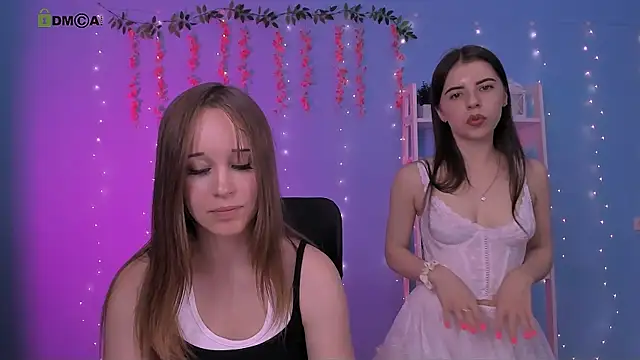 Snapshot of lyra_desire chatting on 06-25-26, 07:30 lyra desire online show from 06-25-26, 07:30