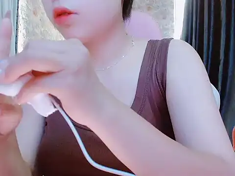 Snapshot of Julie_Ulie chatting on 06-07-26, 04:39 Julie Ulie online show from 06-07-26, 04:39