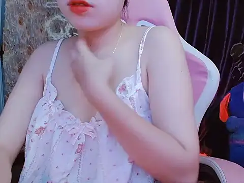 Snapshot of Julie_Ulie chatting on 05-30-26, 02:34 Julie Ulie online show from 05-30-26, 02:34