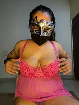 Snapshot of LioraWance chatting on 06-17-26, 01:32 LioraWance online show from 06-17-26, 01:32