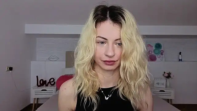 Snapshot of Fallen-angel1- chatting on 05-29-26, 01:39 Fallen-angel1- online show from 05-29-26, 01:39