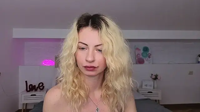 Snapshot of Fallen-angel1- chatting on 05-22-26, 01:31 Fallen-angel1- online show from 05-22-26, 01:31
