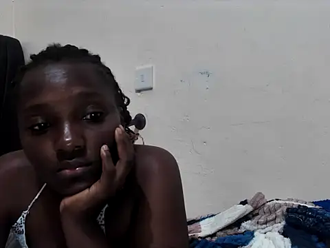 sexyleah25 online show from 06-17-26, 10:41